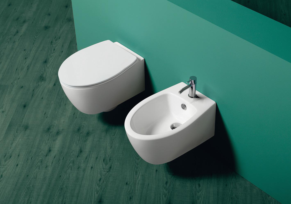 Sanitari per disabili sospesi in ceramica bianca con sedile wc incluso